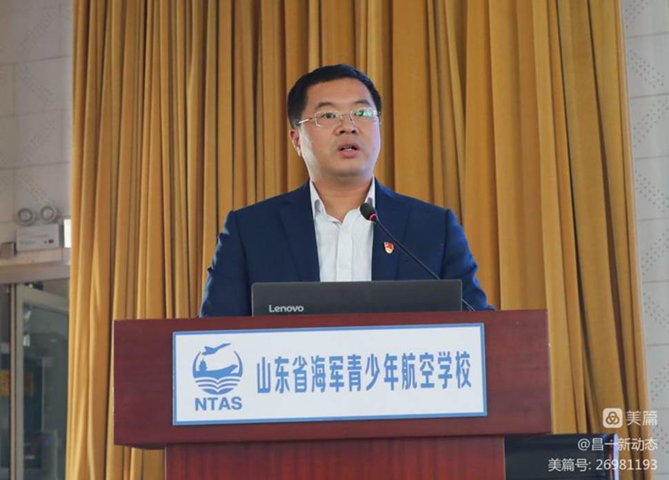图片包含 窗帘, 游戏机, 前, 笔记本

描述已自动生成