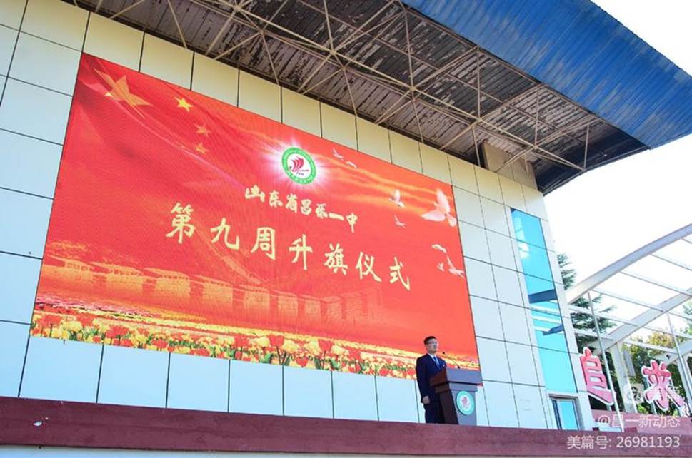 建筑上挂着商铺的招牌

中度可信度描述已自动生成