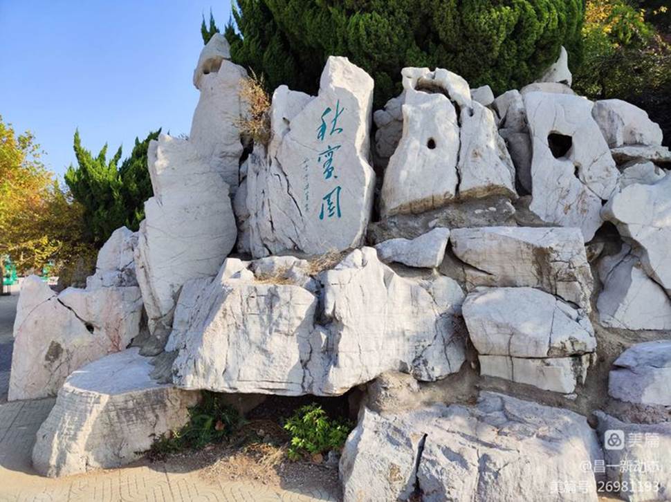 墙上的岩石

低可信度描述已自动生成