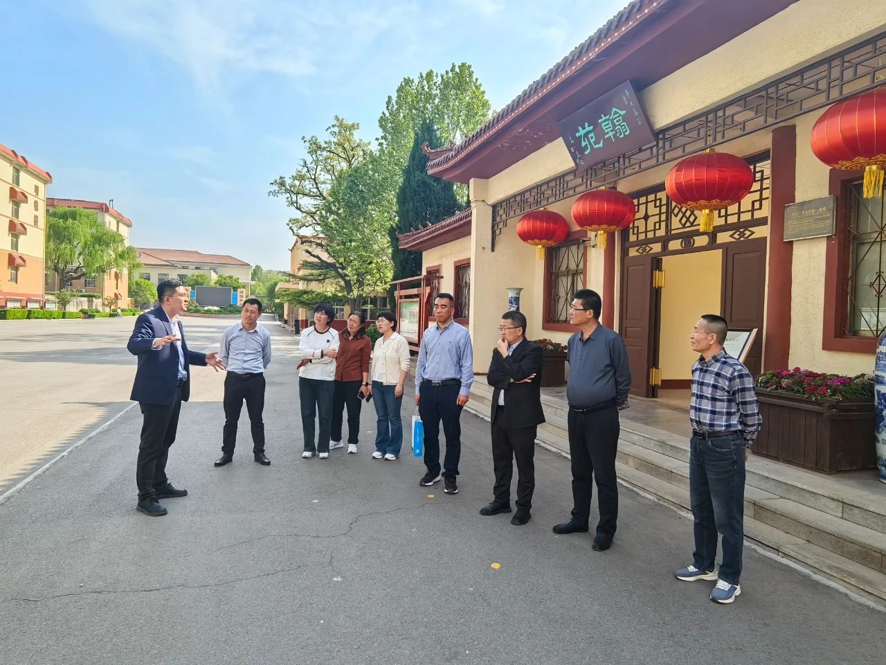 青岛西海岸世博城学校教育考察团到昌乐一中考察交流