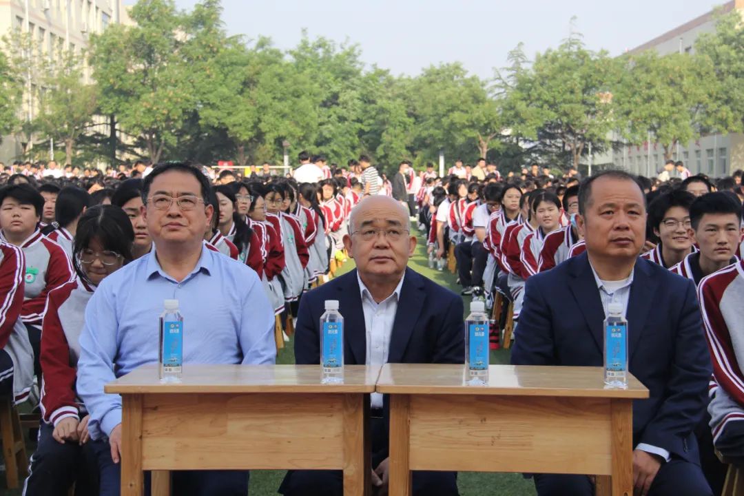 昌乐一中高一年级举行“五月的风”语文社团汇报展演