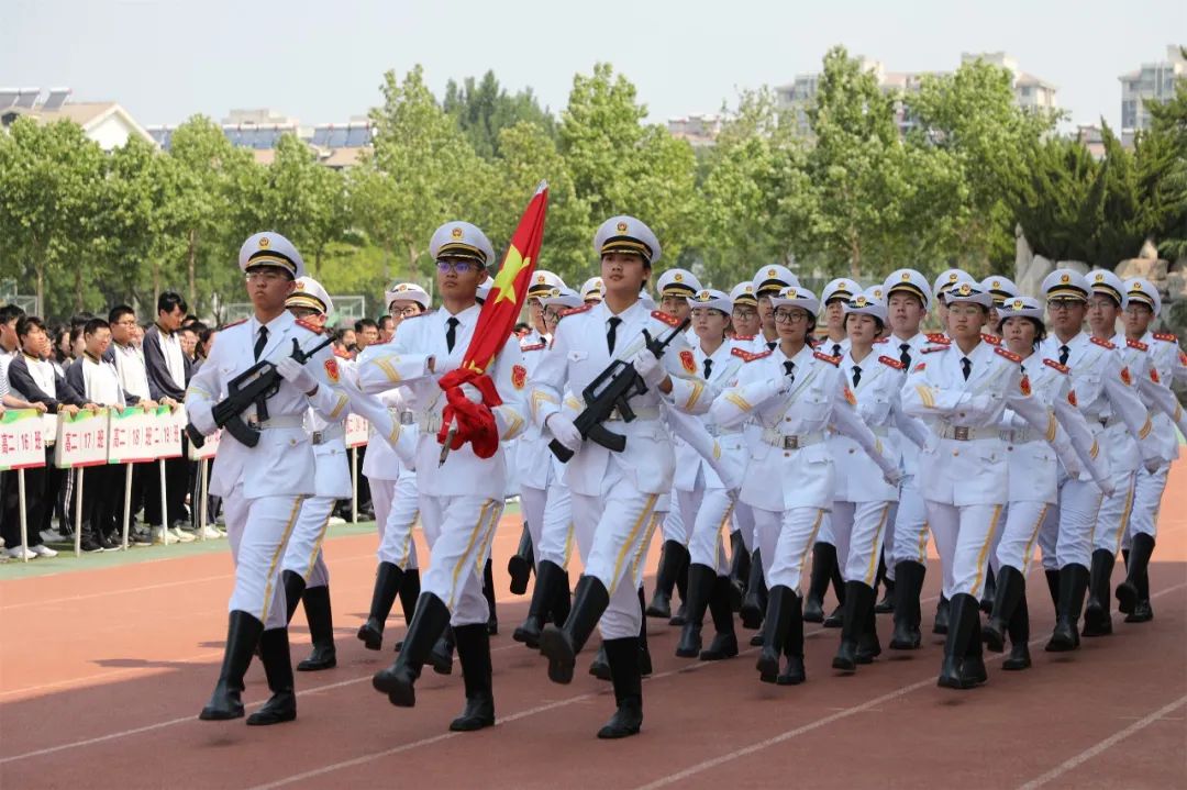 圆青春梦想 扬人生志气——昌乐一中举行第十六周升旗仪式