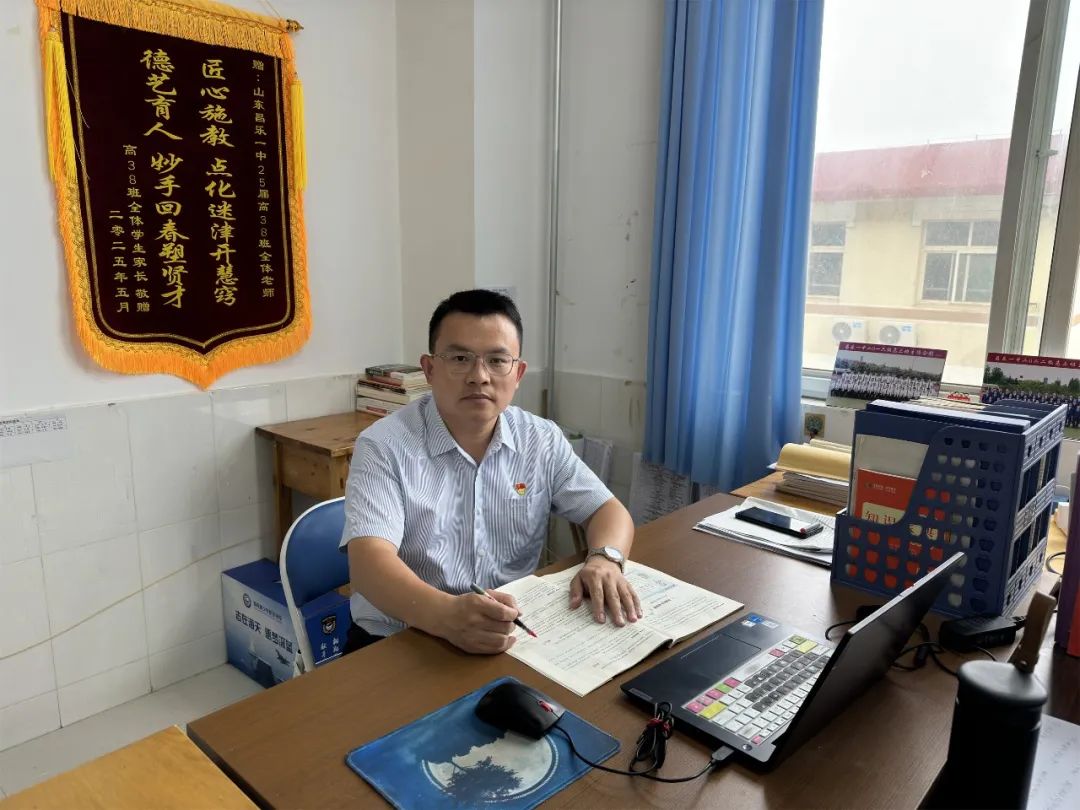 榜样的力量——昌乐一中的优秀共产党员