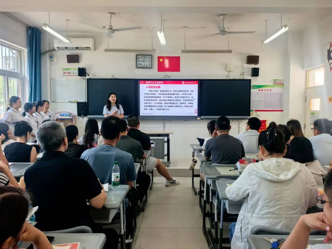 共琢璞玉 同耕砚田——昌乐一中初中部举办家长课程暨父母大讲堂活动