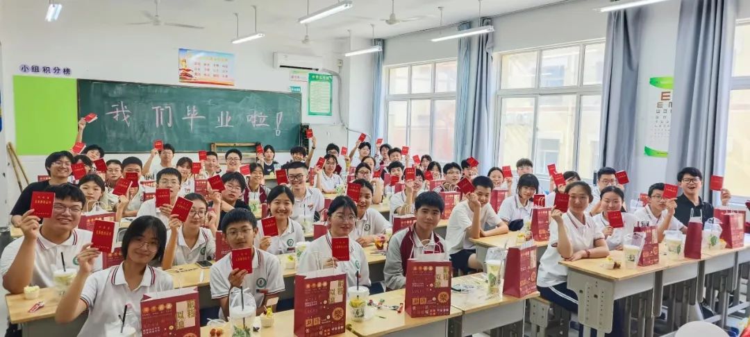 青春不散场 梦想正启航——昌乐一中初三班级毕业典礼镌刻成长华章
