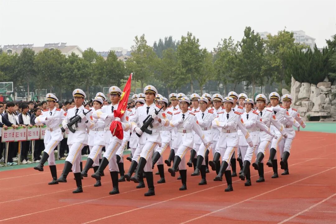 培养良好习惯 奠基美好人生——昌乐一中举行第四周升旗仪式