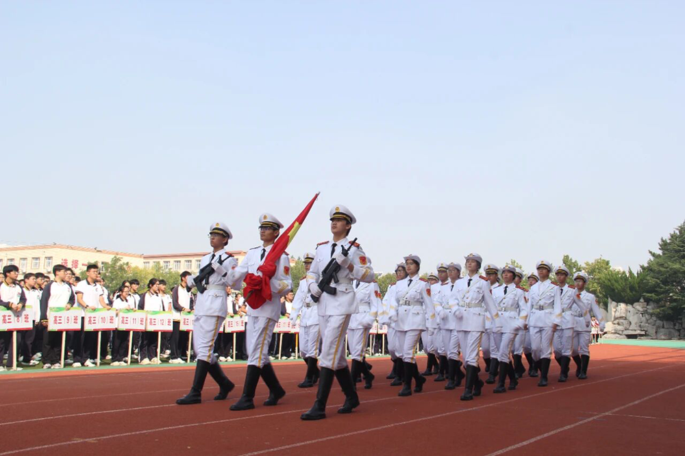 借发展机遇实现突破 乘向上态势成就自我——昌乐一中举行第五周升旗仪式