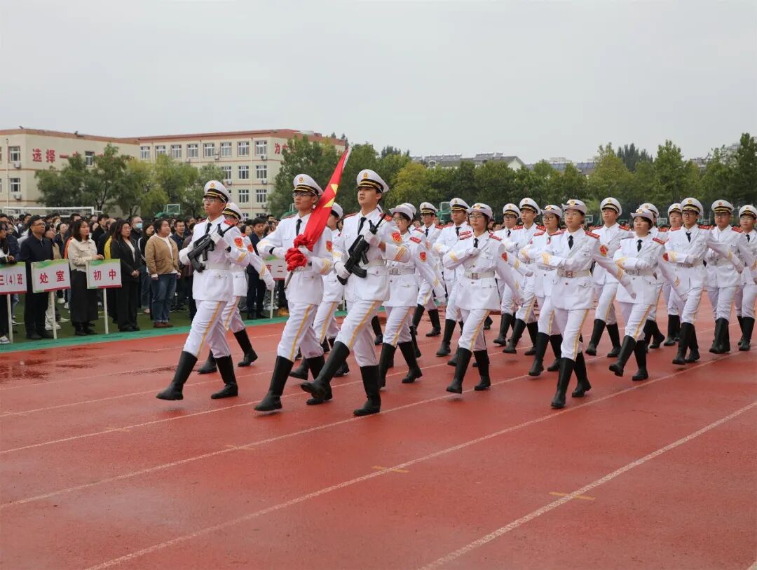 社团筑梦展才华 赛场拼搏铸荣光——昌乐一中举行第七周升旗仪式