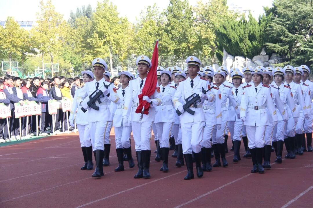 以“四个坚定不移”为基 筑牢高效学习之路——昌乐一中举行第九周升旗仪式