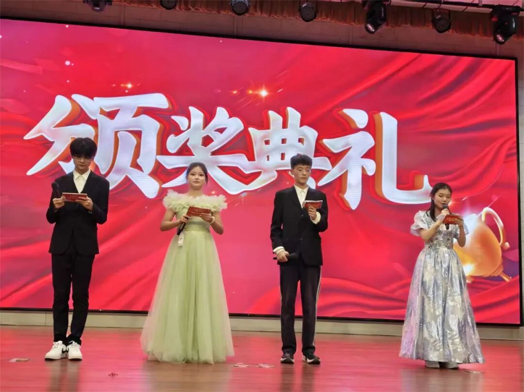 诵古今经典 做爱国少年——昌乐一中初三年级举办第四届读书报告会