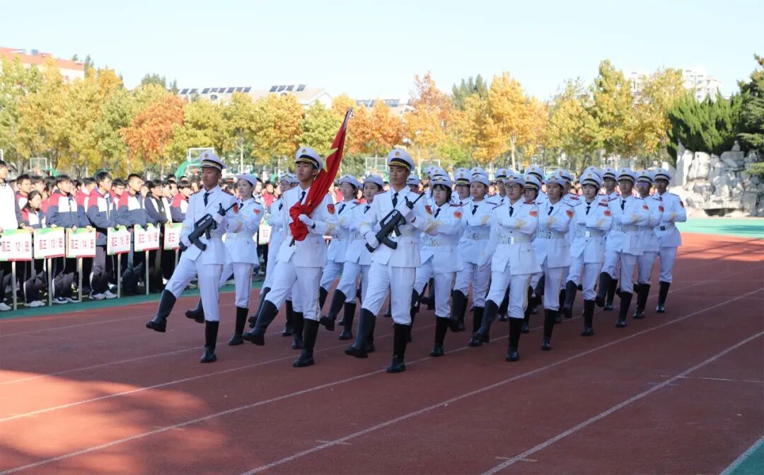 以全学科阅读为帆 让深度阅读落地生根——昌乐一中举行第十周升旗仪式
