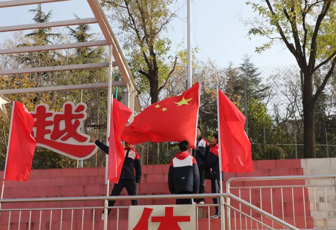 在感恩中奋力前行——昌乐一中举行第十三周升旗仪式