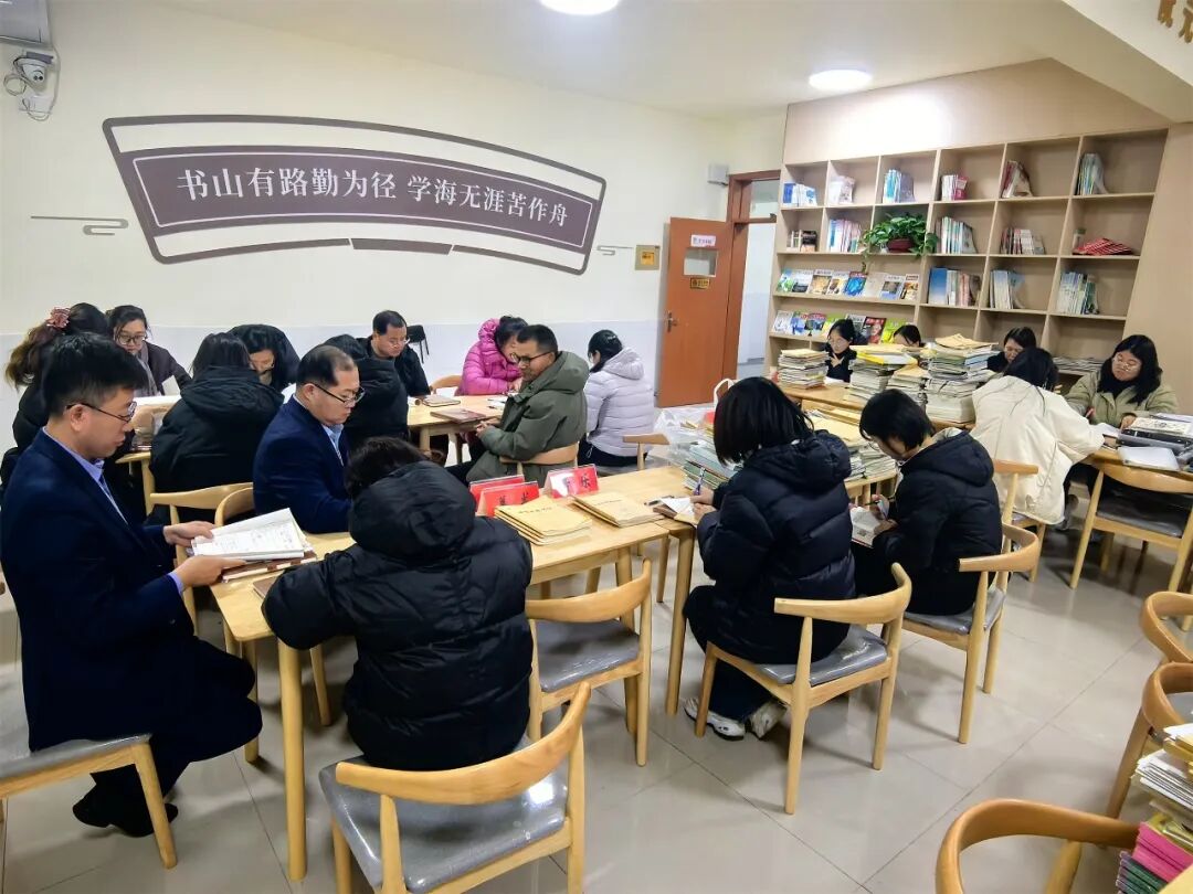 以常规促提升 以示范引成长——昌乐一中开展教学常规展评活动