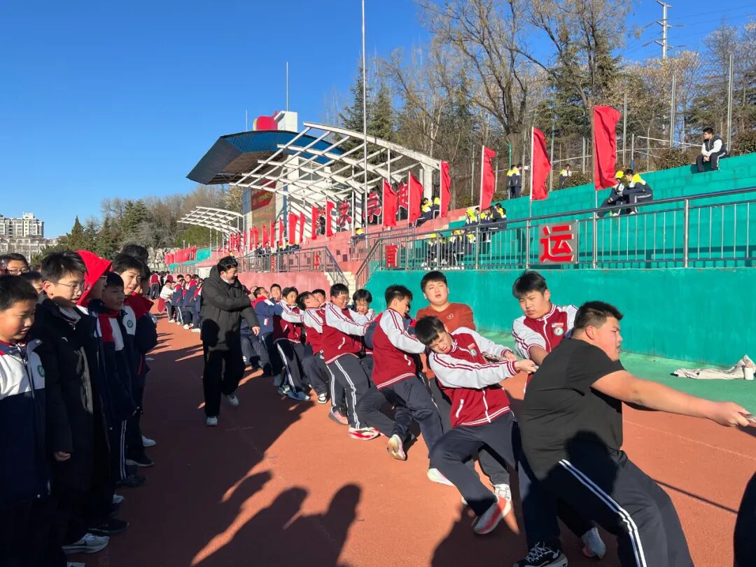 力拔山河 凝心聚力——昌乐一中初中部拔河比赛圆满落幕