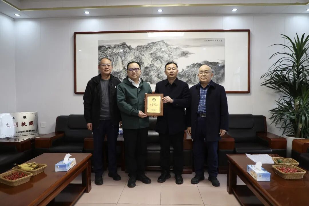 科技之光点亮校园 校友书香润泽心田——昌乐一中举行陶光明教授学术报告会暨校友赠书活动