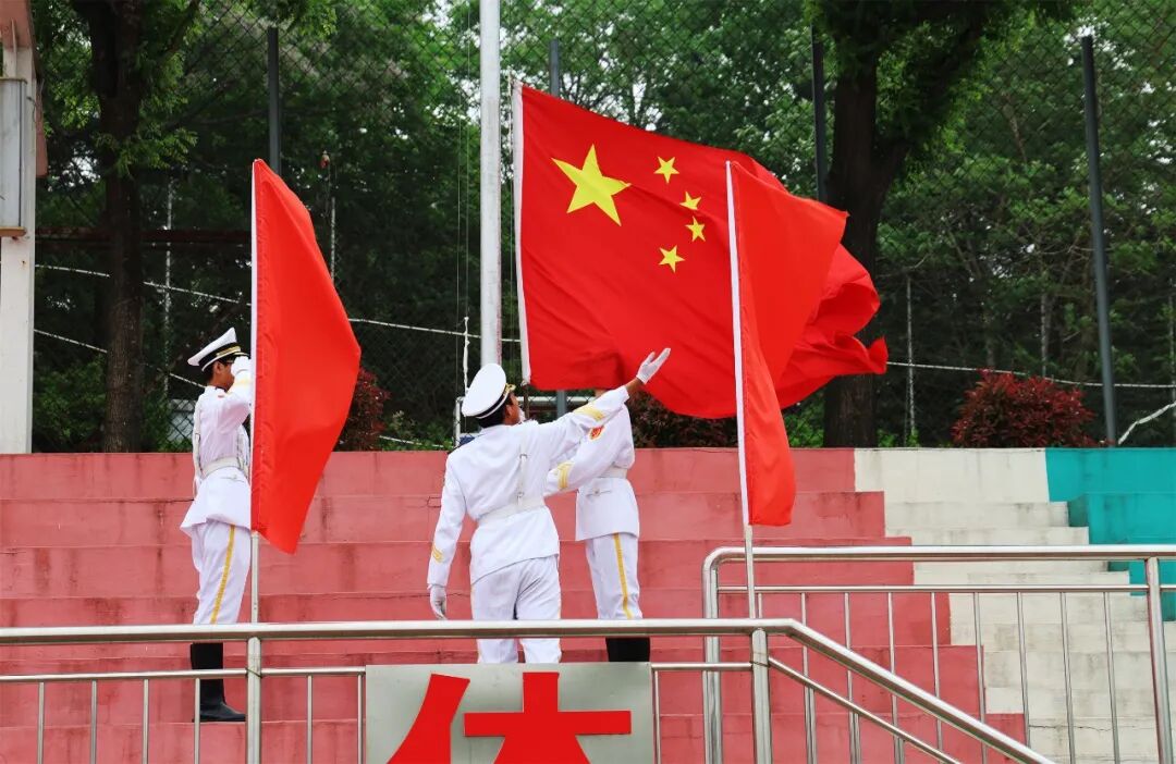 承五四精神 扬青春风采——昌乐一中举行第九周升旗仪式