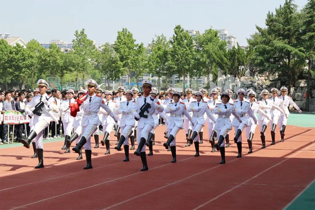 且已深情共会首 更将壮志向未来——昌乐一中举行第十三周升旗仪式