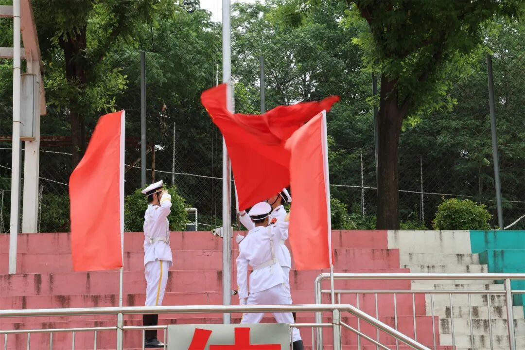 凝心聚力战高考  同心笃行向未来——昌乐一中举行第十四周升旗仪式