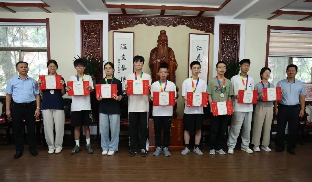 以母校之名 赴未来之约——昌乐一中举行2026届优秀毕业生荣誉证书及奖牌发放仪式
