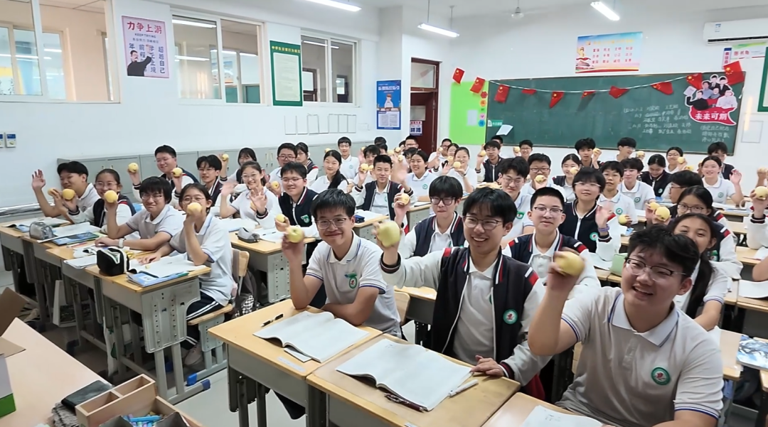 情系教育送甘甜丨社会爱心企业向昌乐一中师生捐赠苹果