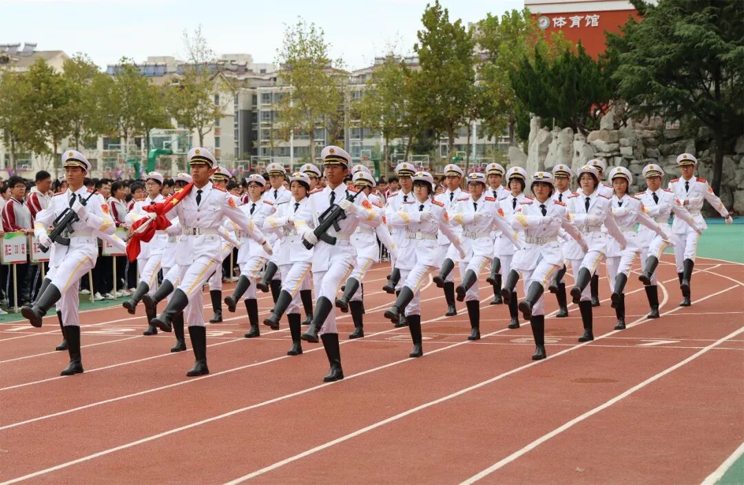 提升应急素养 守护青春生命——昌乐一中举行第八周升旗仪式暨应急救护技能培训