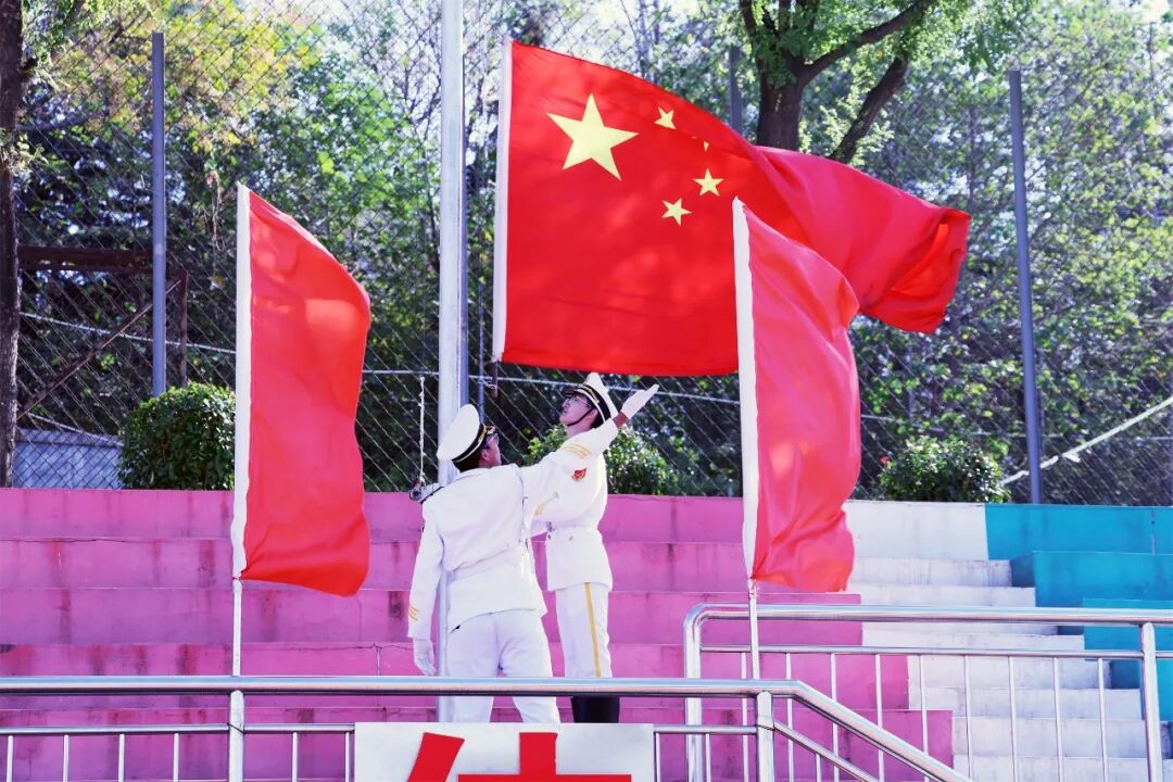 宽容合作 共同成长——昌乐一中举行第九周升旗仪式